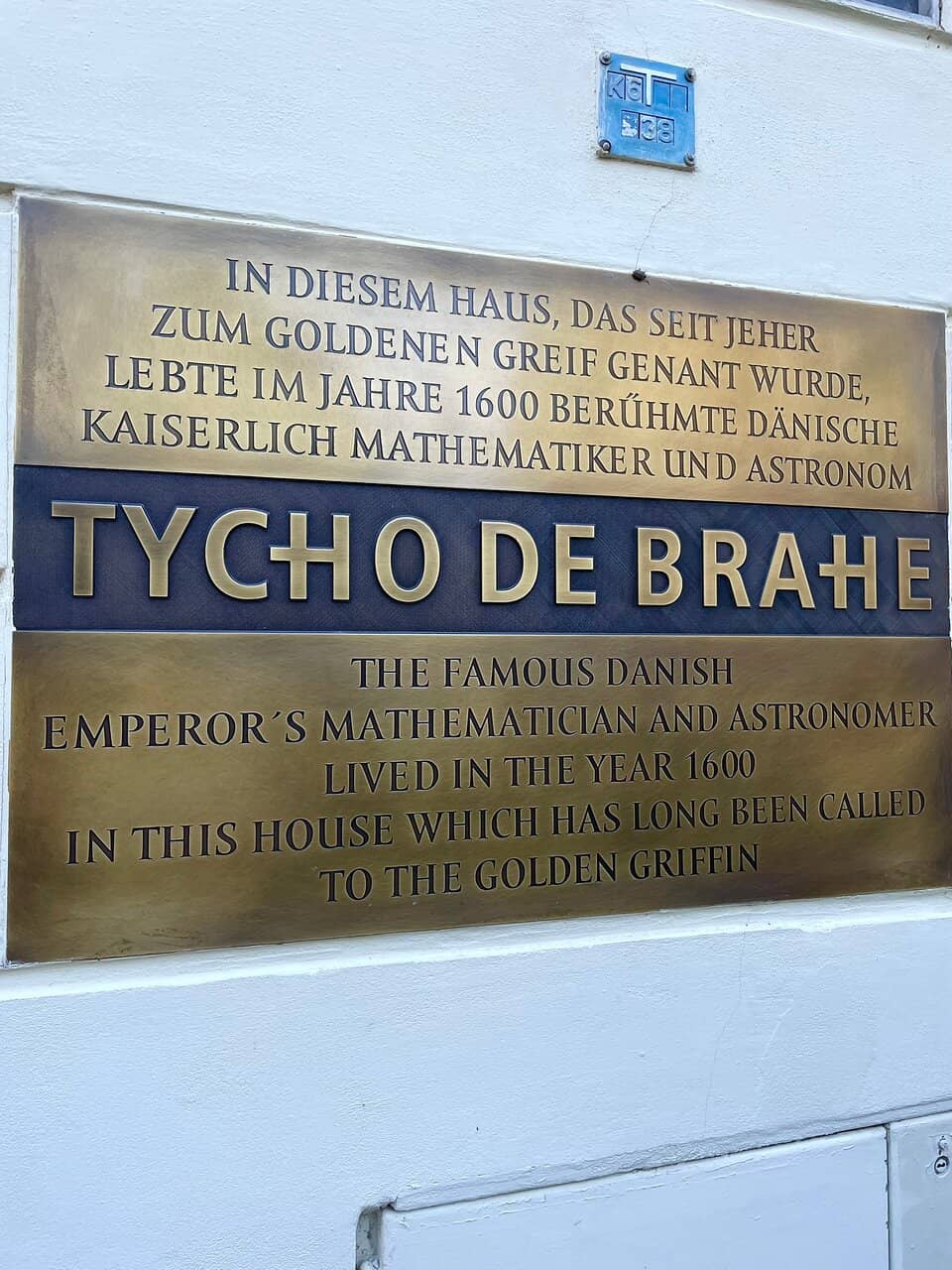 Proximity to Prague Castle