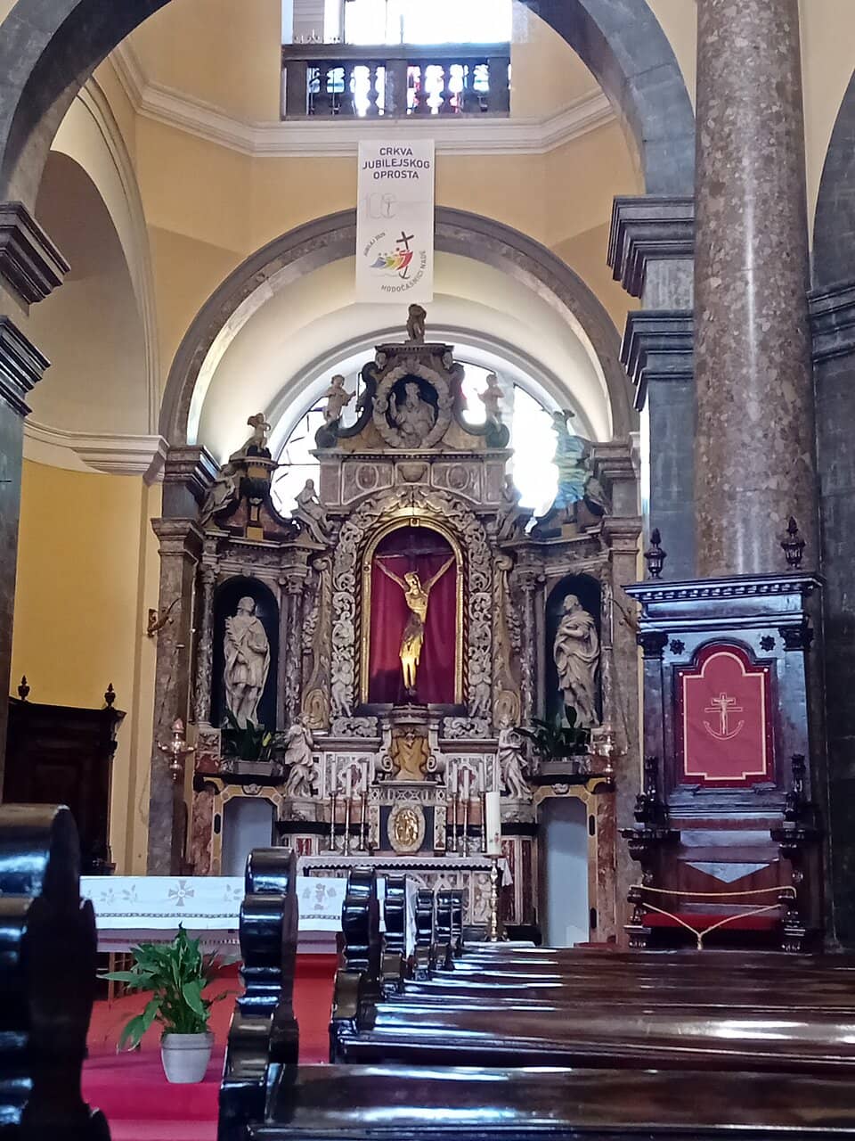 Ornate Interior Statuary