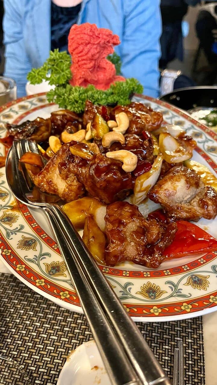 Diverse Cantonese Cuisine