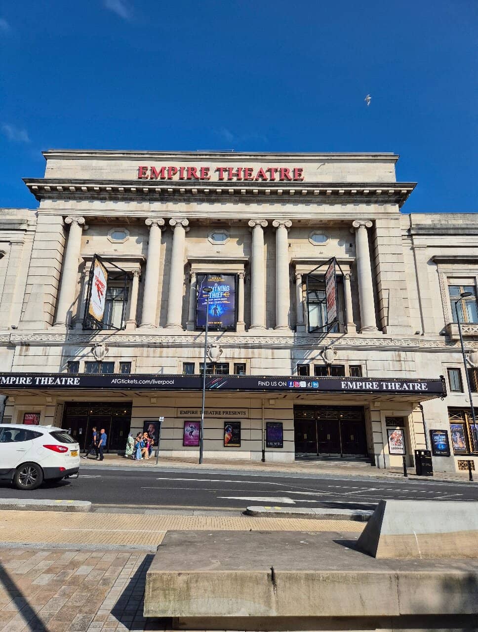 Circle View with Binoculars