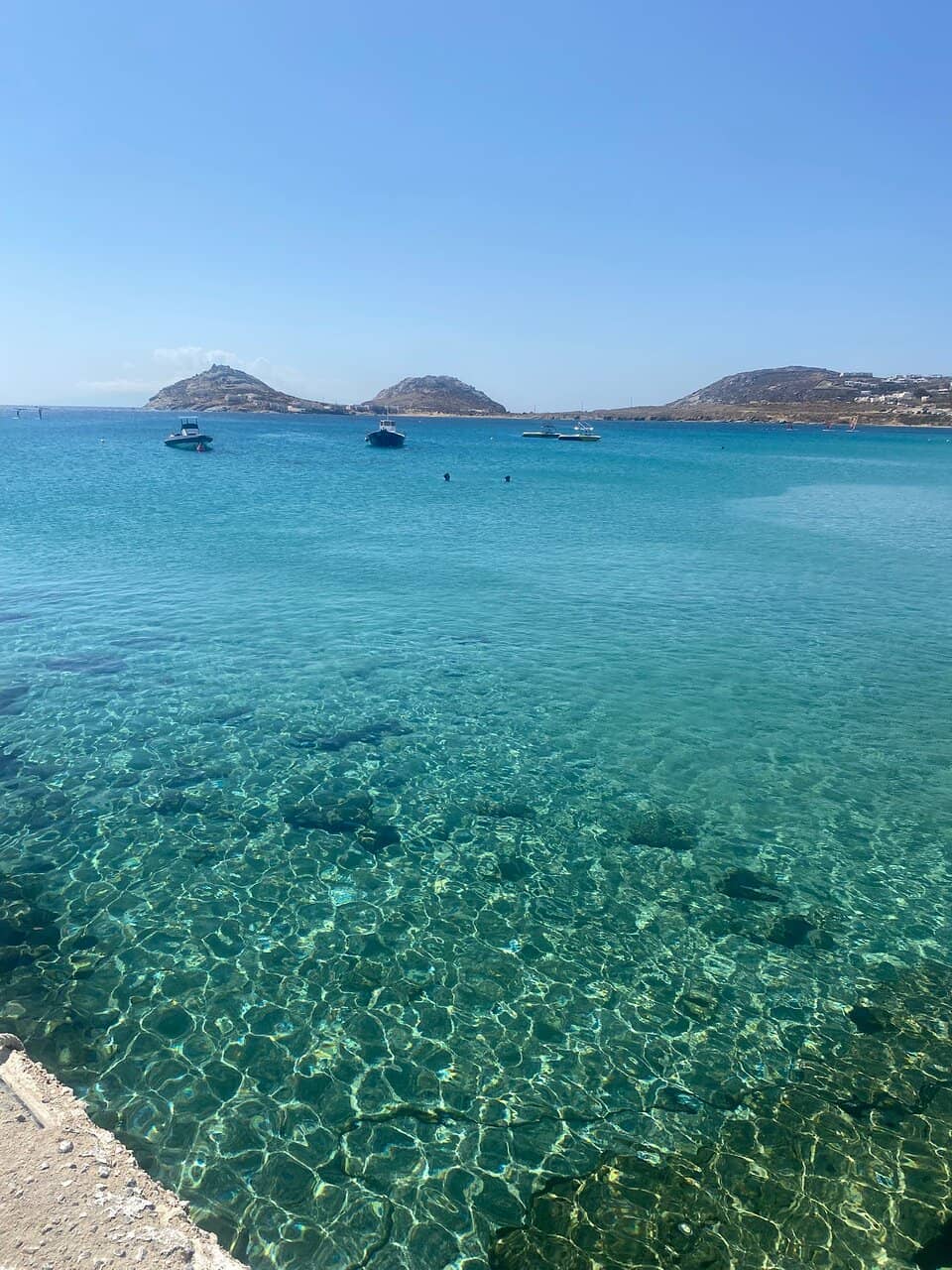 Relaxed Beach Club Vibe