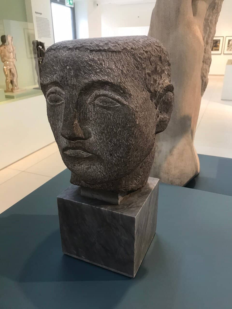 Tjalf Sparnaay's Hyperrealism