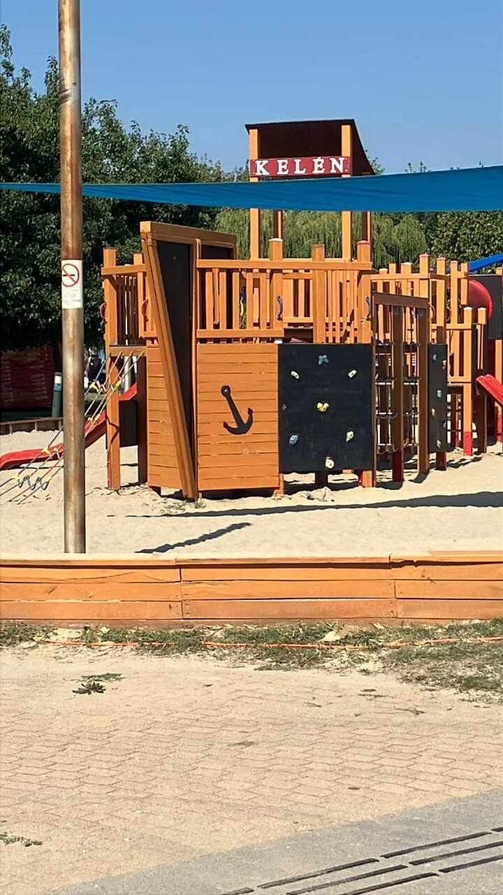 Beachside Bars & Lounges