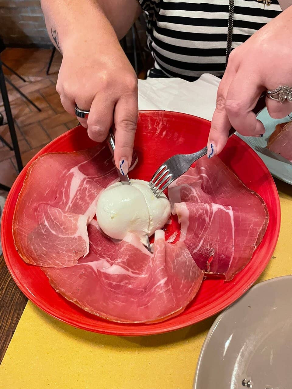 Cozy & Intimate Atmosphere