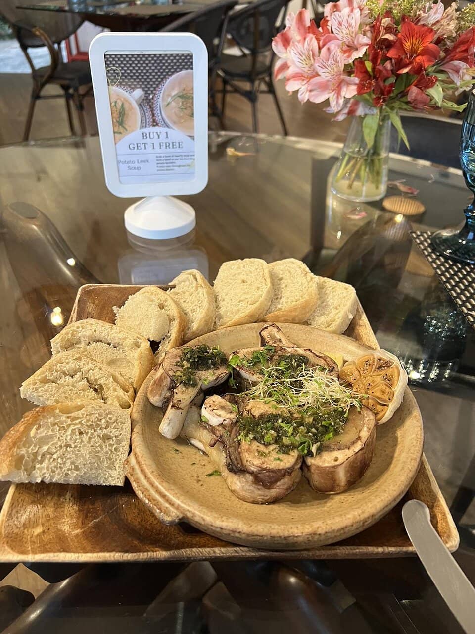 Cozy Ambience & Stunning Views