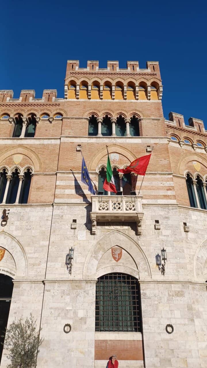 Piazza Dante Setting