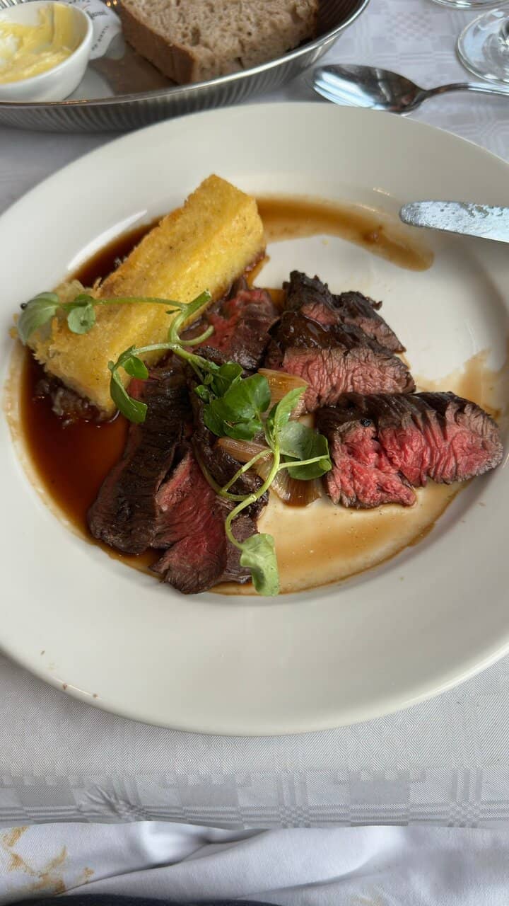 Flavorful French-Dutch Cuisine