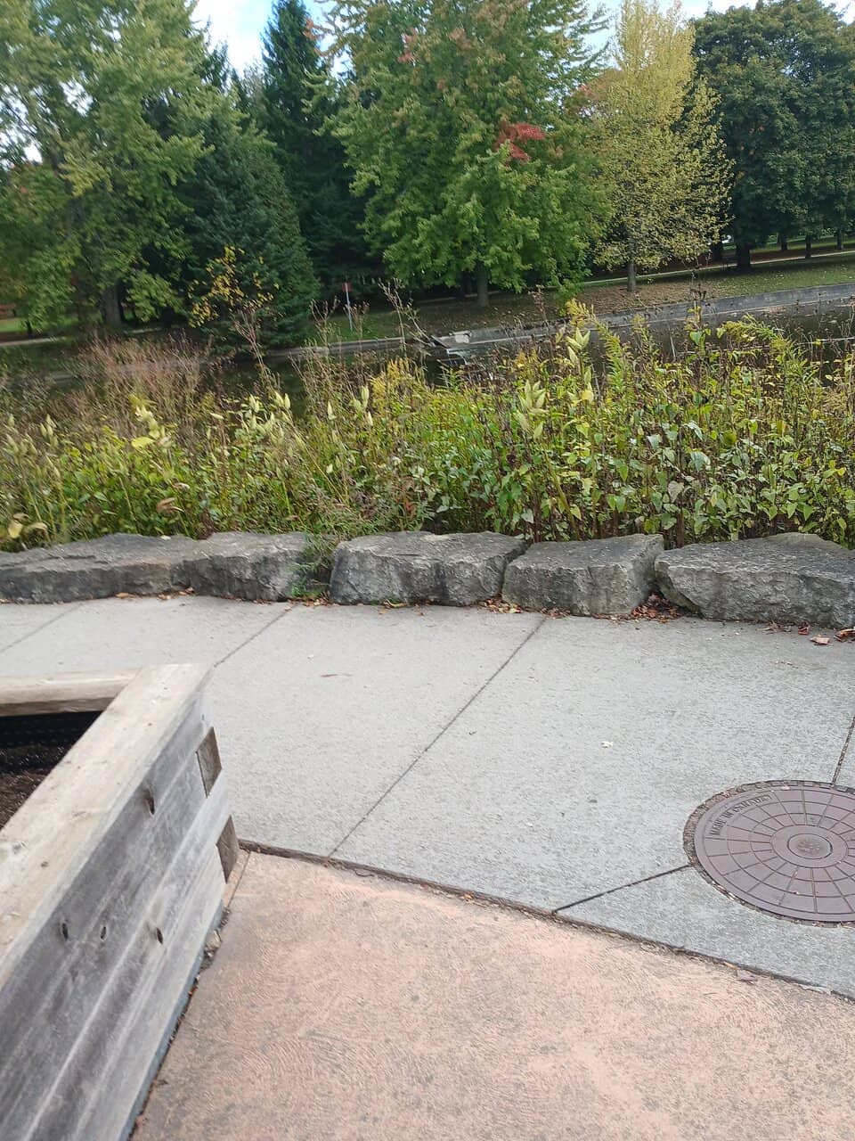 Riverfront Views & Gardens