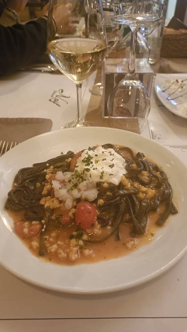 Charming Courtyard Dining