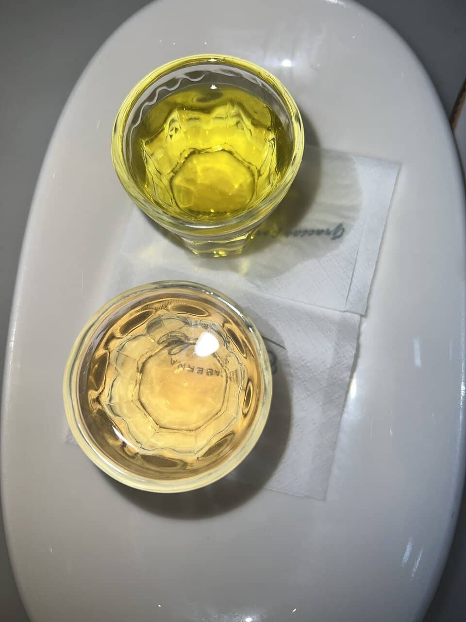 Lively Atmosphere & Retro Decor