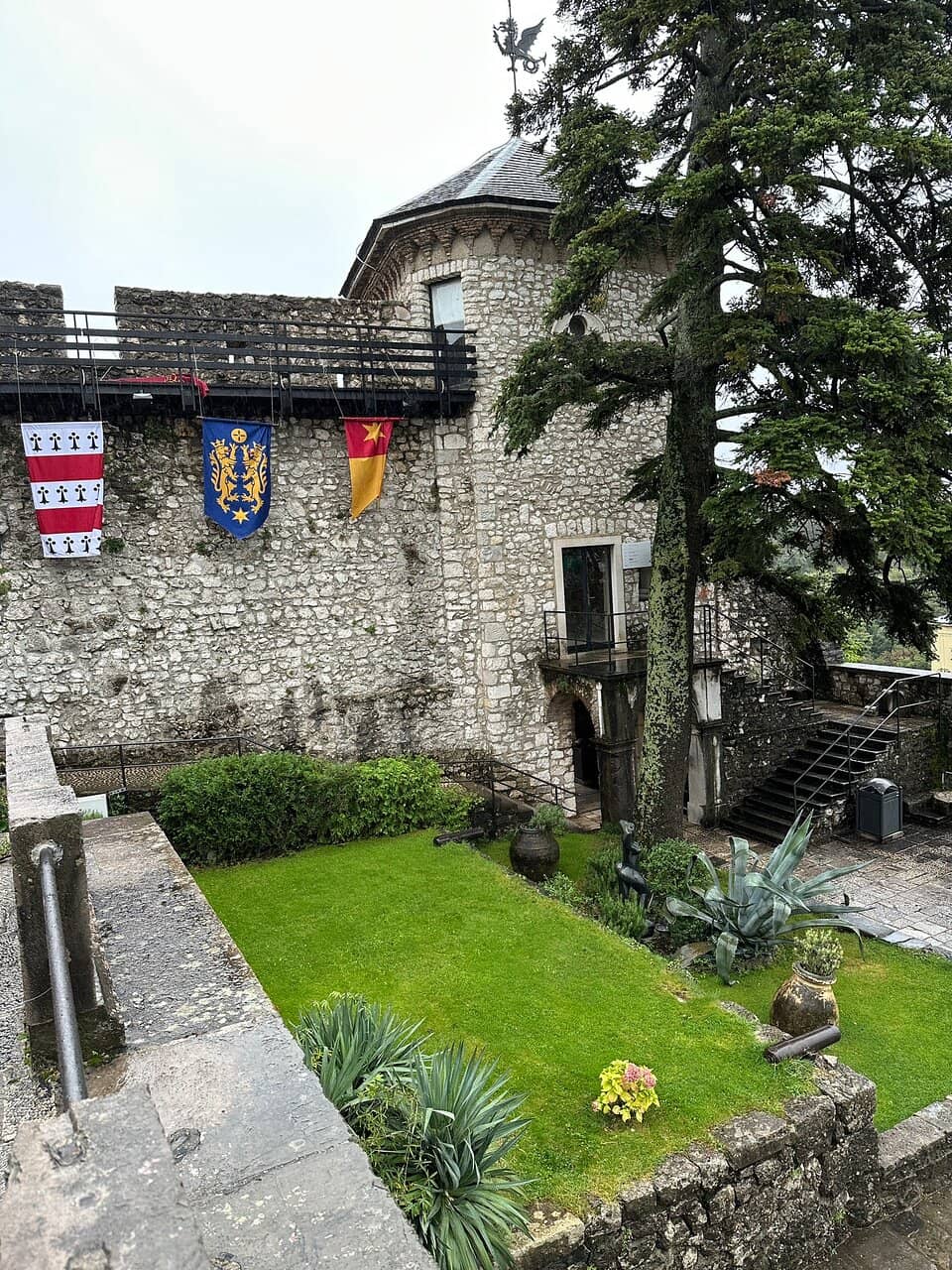 Courtyard Cafe & Bar