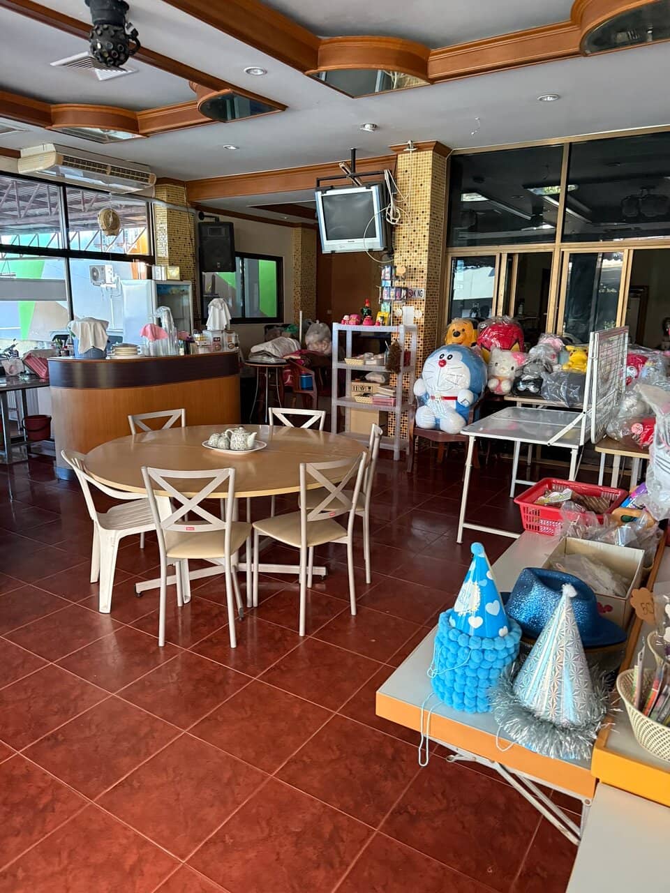 Cafe Hopping & Local Bites