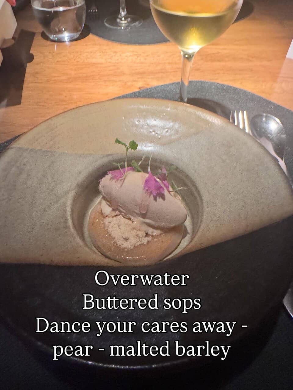 Intimate & Artistic Ambiance