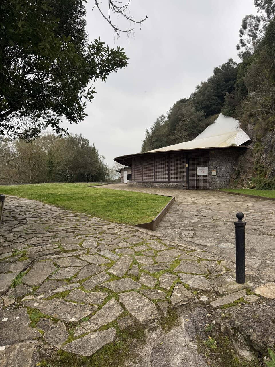 Knowledgeable Guides