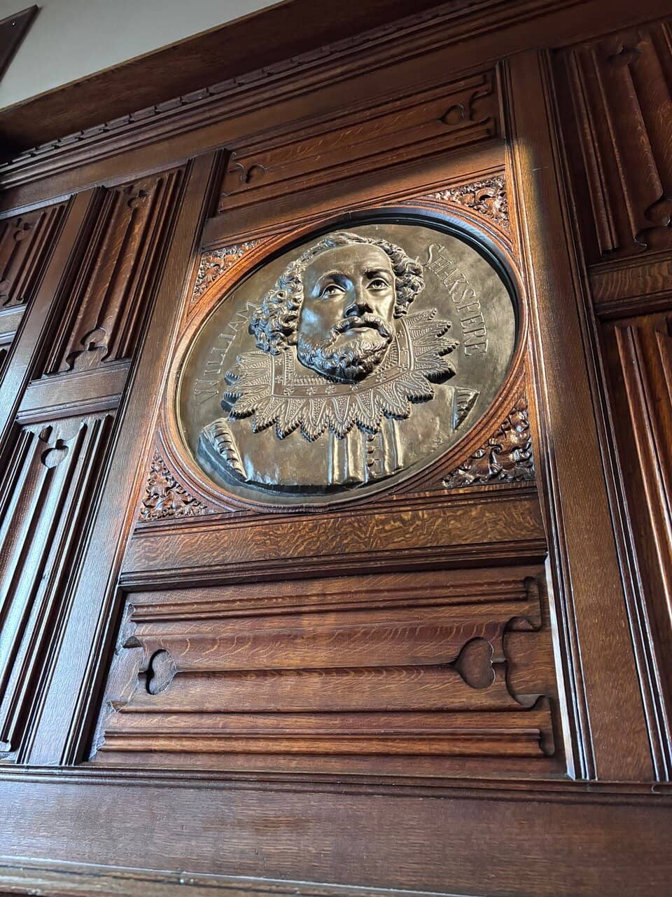 Intimate Stage Performances