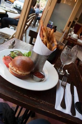 Cozy Ambiance & Art Deco Bar