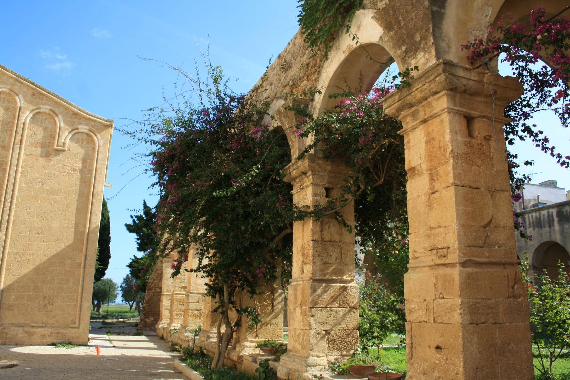 Romanesque-Gothic Architecture