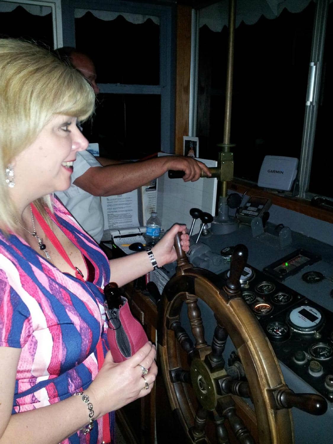 Live Entertainment & Dancing