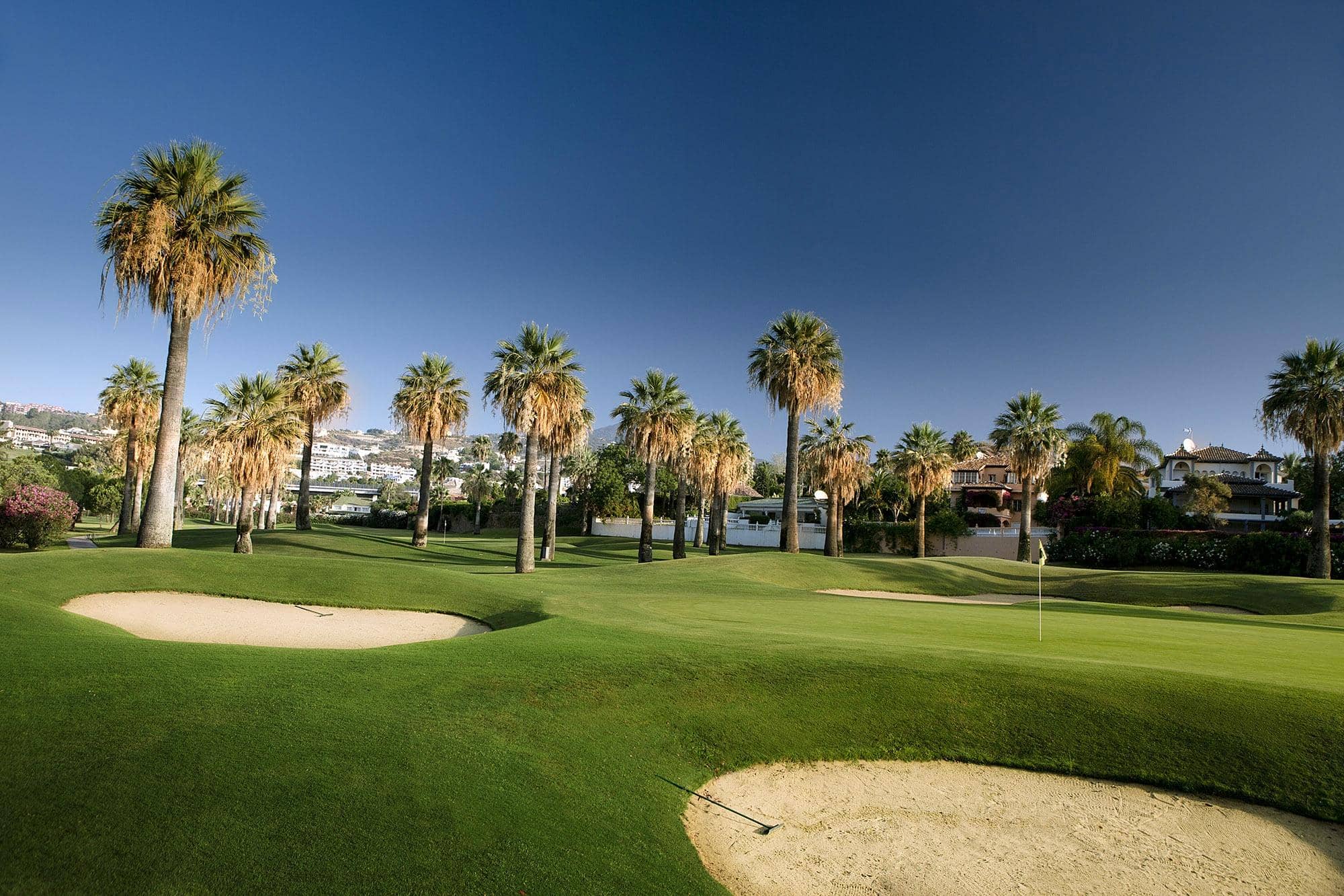 Stunning Villa-Lined Fairways