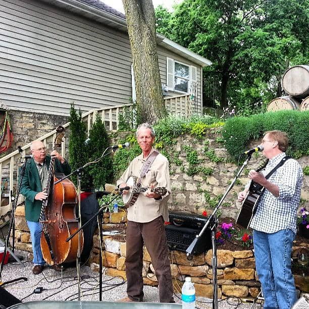 Outdoor Patio & Fireplace