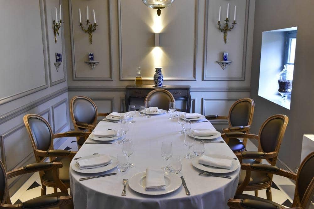 Cozy Atmosphere & Live Pizza Making