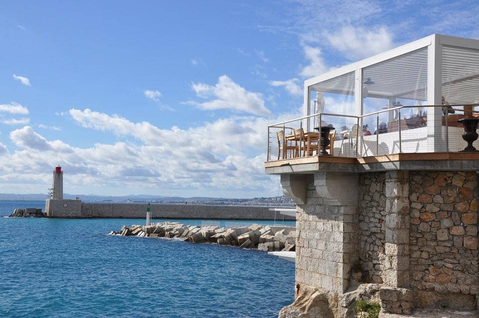 Signature Cocktails & Sunset Views