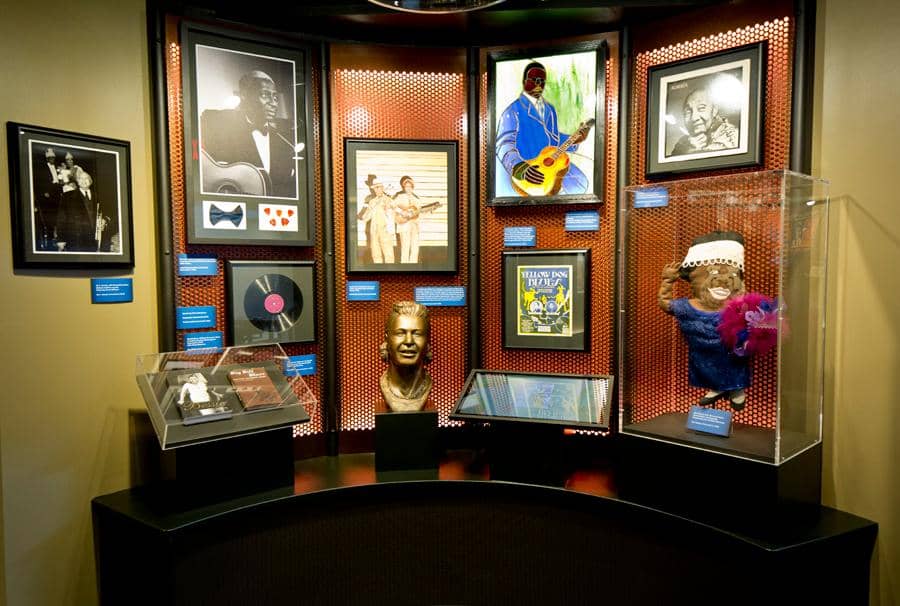 Interactive Hologram of Taj Mahal