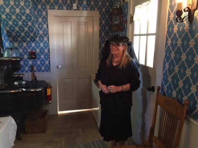 Intricate Victorian Wallpaper