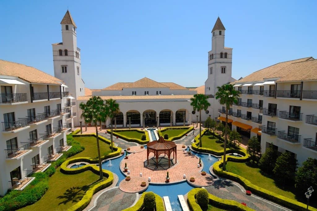 Live Performances & Parades