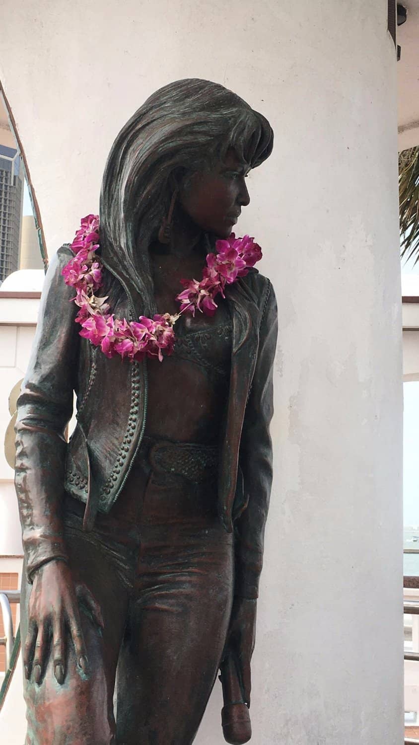 Selena's Bronze Statue