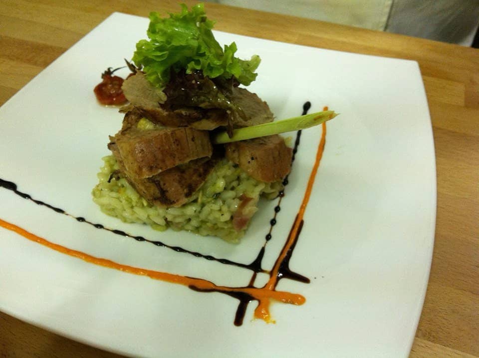 Muschiulet de porc marinat cu fistic si risotto