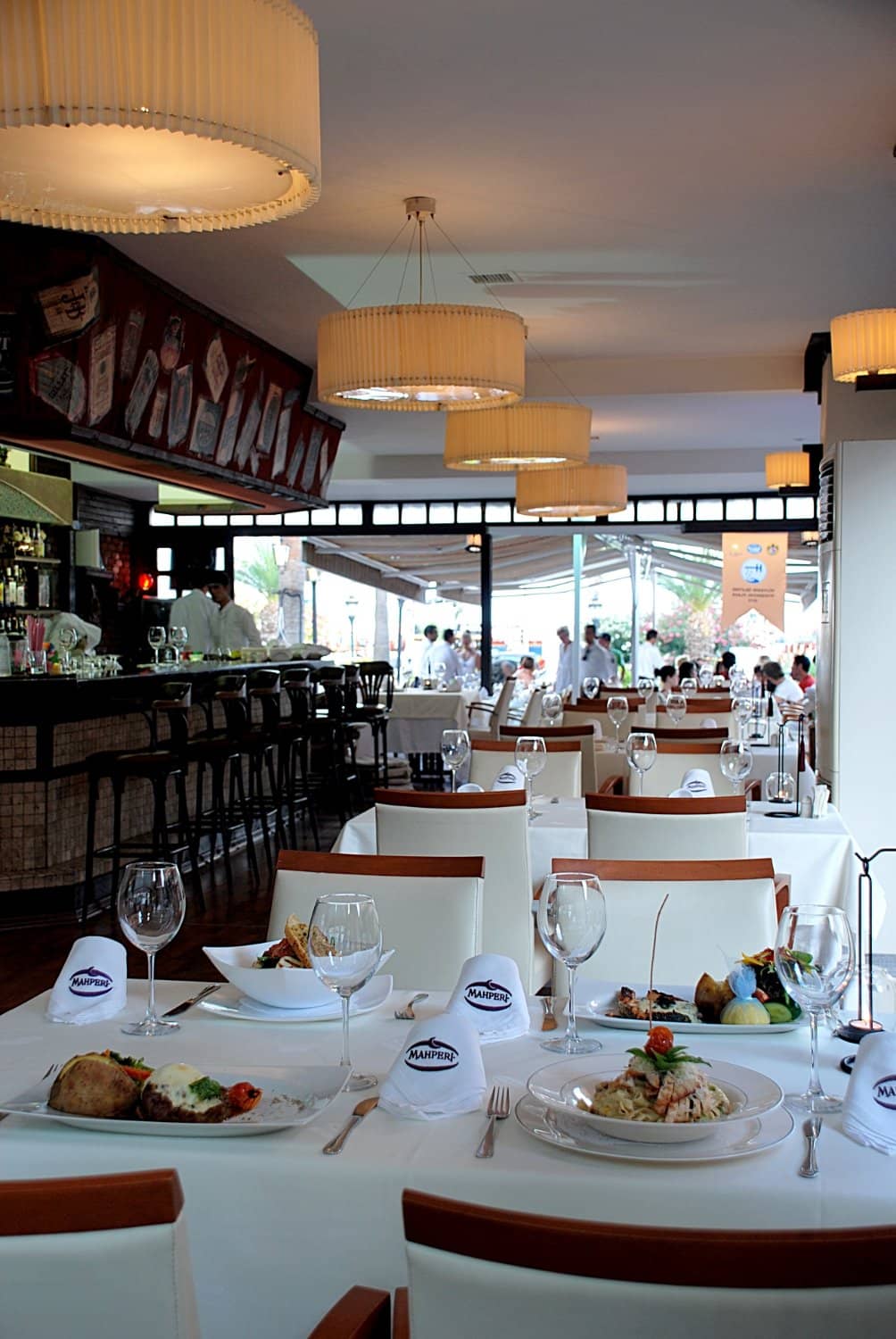 Cozy Waterfront Ambiance