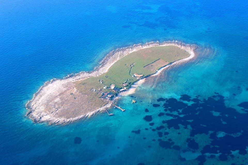 Island Vibe & Beach Bars