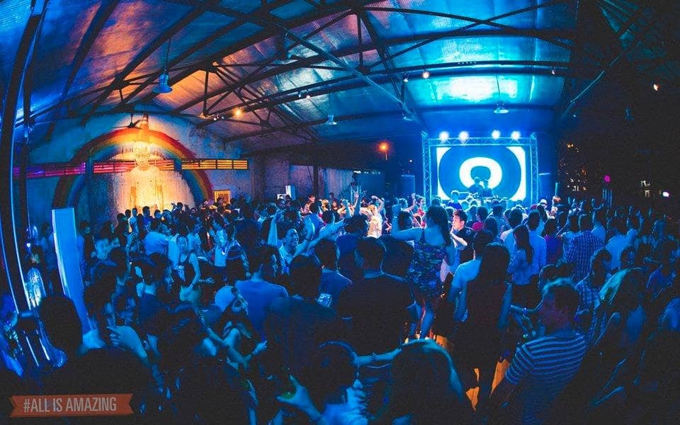 Live Music & Performances