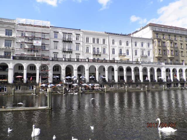 Upscale Boutiques & Cafes