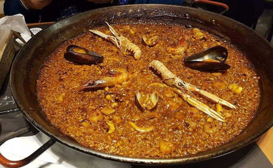 Bustling Bar Experience