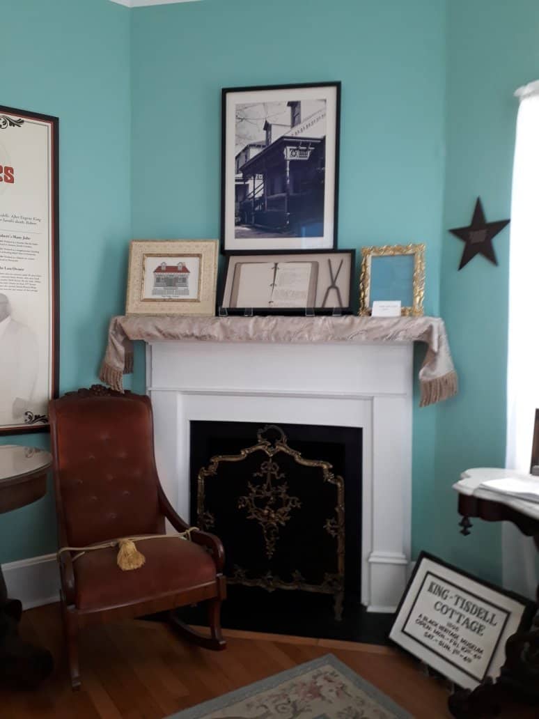 Knowledgeable Guides