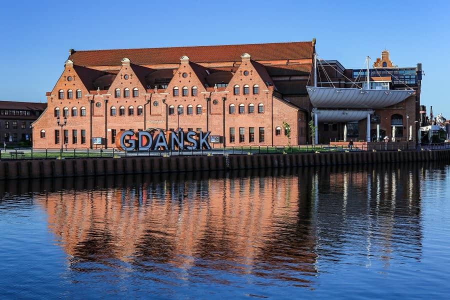 Riverside Dining & Atmosphere