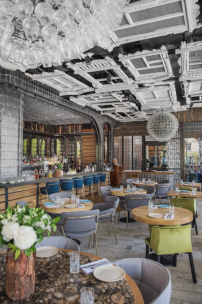 Vibrant Atmosphere with Live Music