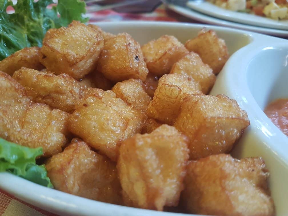 Cozy Ambiance & Local Music