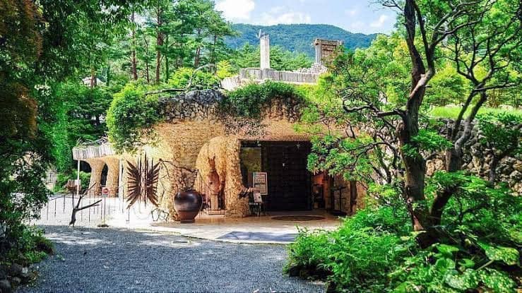 Tranquil Gardens & Mt. Fuji Views