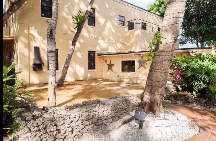 Esmeralda's Salty Air Retreat