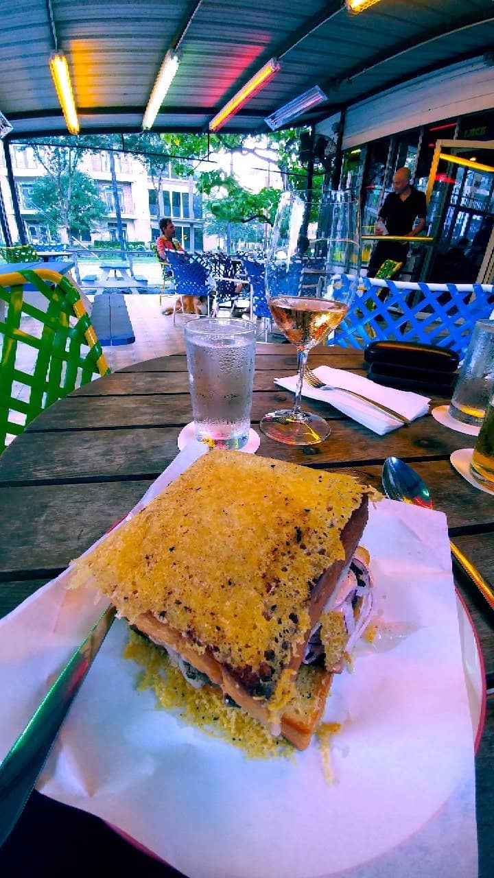 Cozy, Plant-Filled Atmosphere