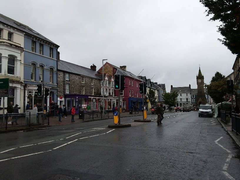 Local Eateries & Pubs