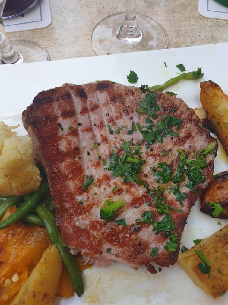 Unique Atmosphere with Comedy