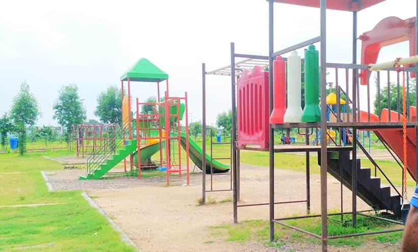 Lush Greenery & Walking Trails