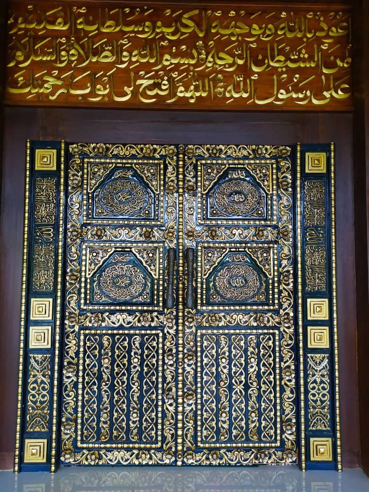 Picturesque Riverside Setting