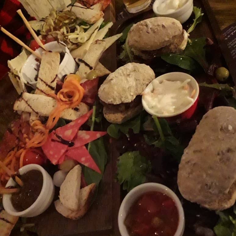 Diverse Pubs & Eateries