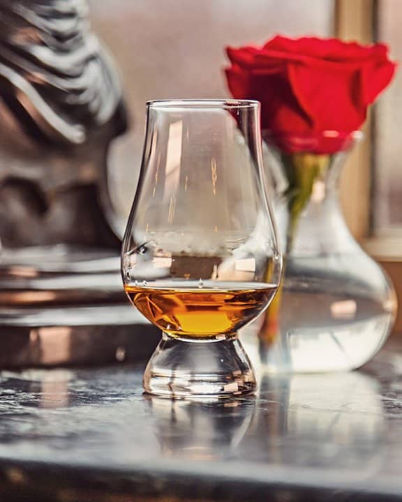 Elegant Atmosphere with Live Piano