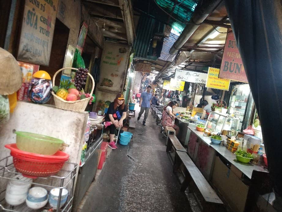 Local Snacks & Dried Goods